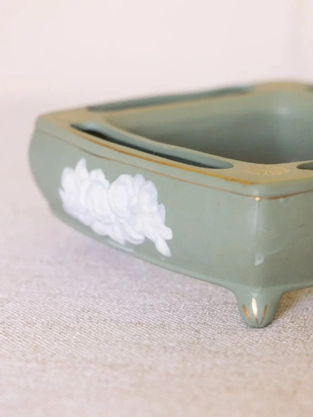Medium Matte Green & Off-White Ceramic Jasperware Flower Arranger